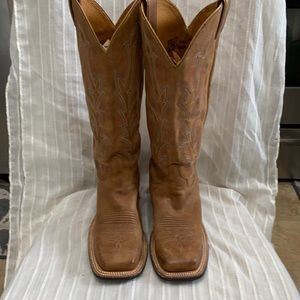 Justin Brown cowboy boots with embroidery